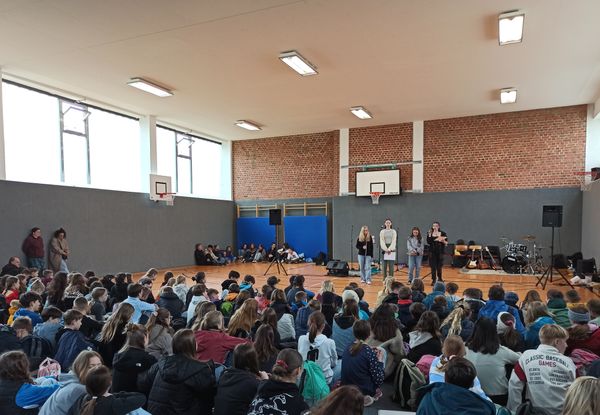 Gemeinschaftsstärkender Projekttag am Lyonel-Feininger-Gymnasium: "Miteinander statt Gegeneinander"